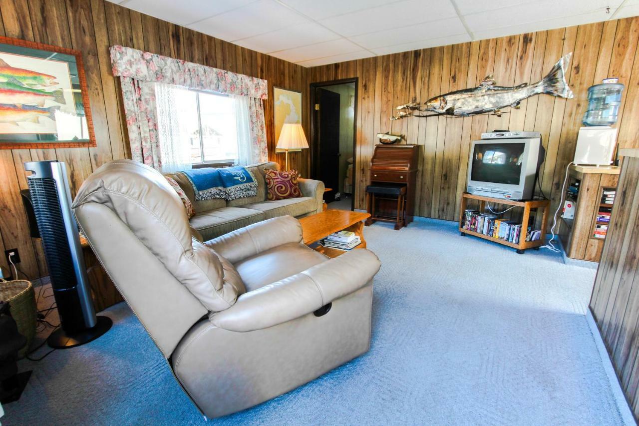 Scenic Bay Float Home Hideaway Athol 外观 照片