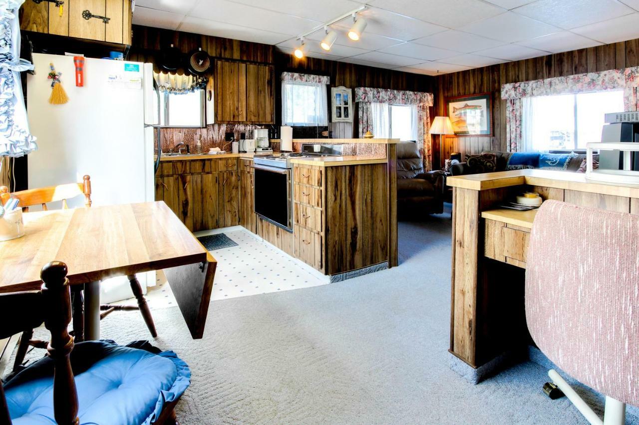 Scenic Bay Float Home Hideaway Athol 外观 照片