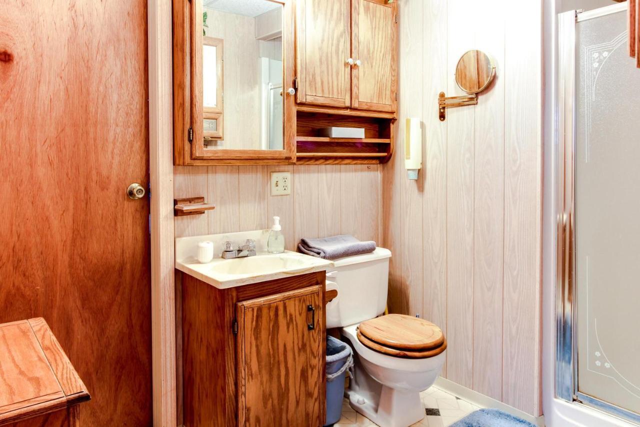 Scenic Bay Float Home Hideaway Athol 外观 照片